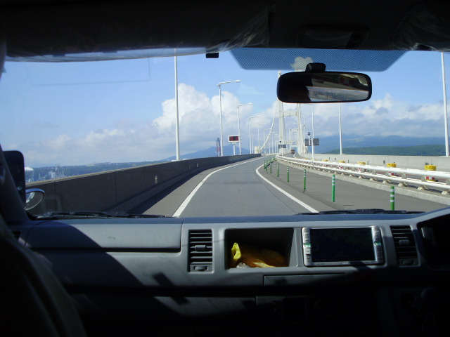 車内から白鳥大橋撮影