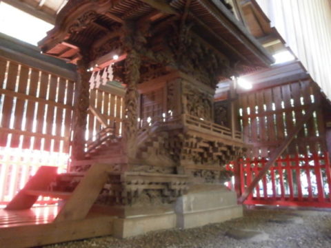 金井神社本殿右側